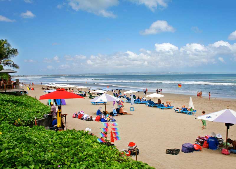  Pantai Seminyak Bali Kawasan Hits Menyaksikan Matahari 