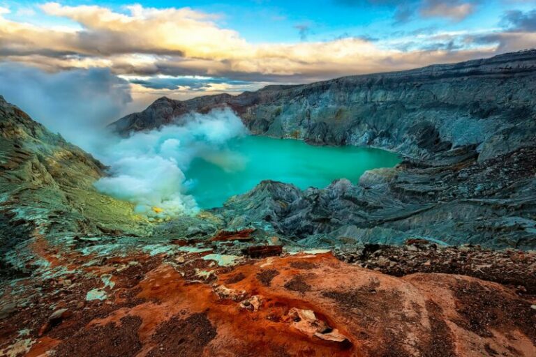 Blue Fire Kawah Ijen Banyuwangi: Tiket Masuk dan Info Wisata