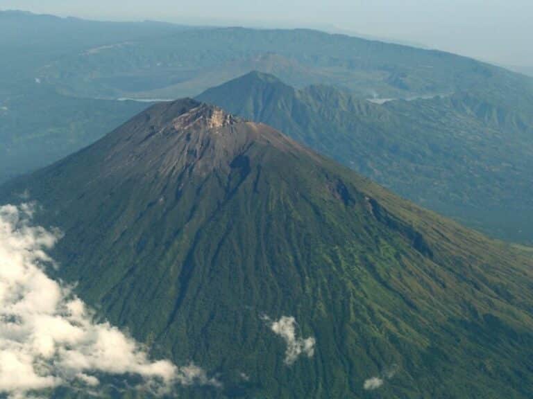 11 Gunung  Tertinggi  di  Bali Selain G Agung Pendaki Masuk 